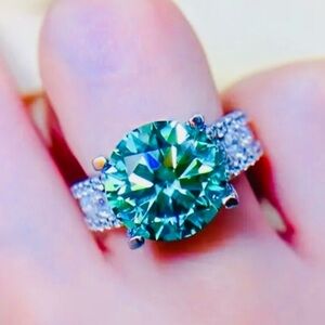 MOISSANITE CYAN BLUE 10 Carat Ring